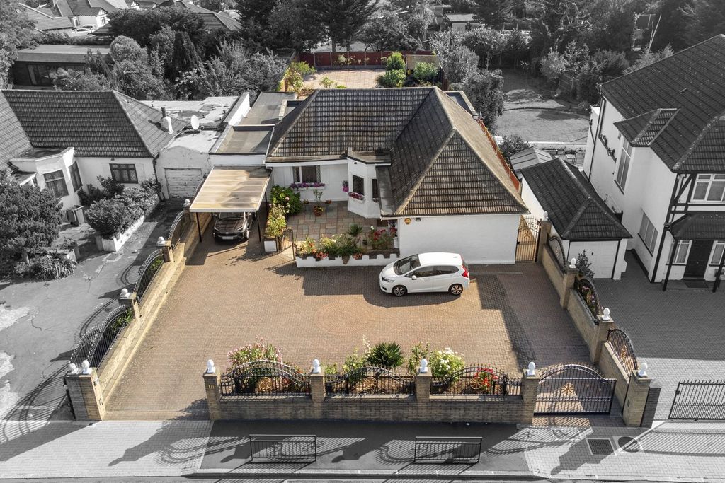 Property photo 1 of 28