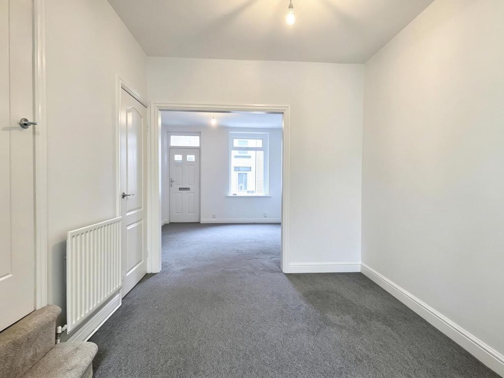 Property photo 2 of 10 Hallway