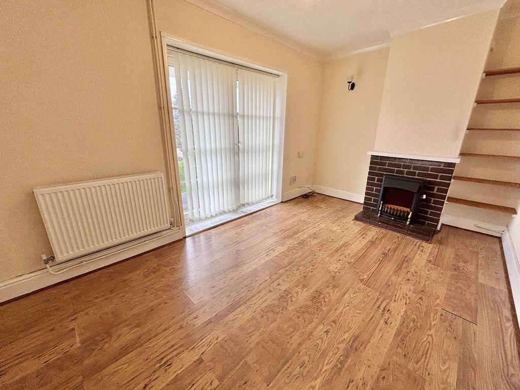 Property photo 2 of 18 Sitting Room