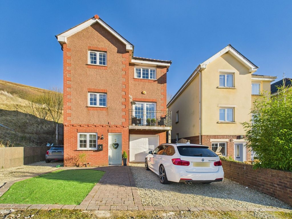 Property photo 1 of 53