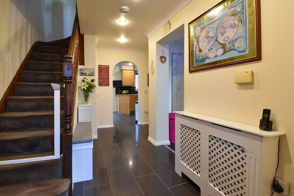 Property photo 2 of 27