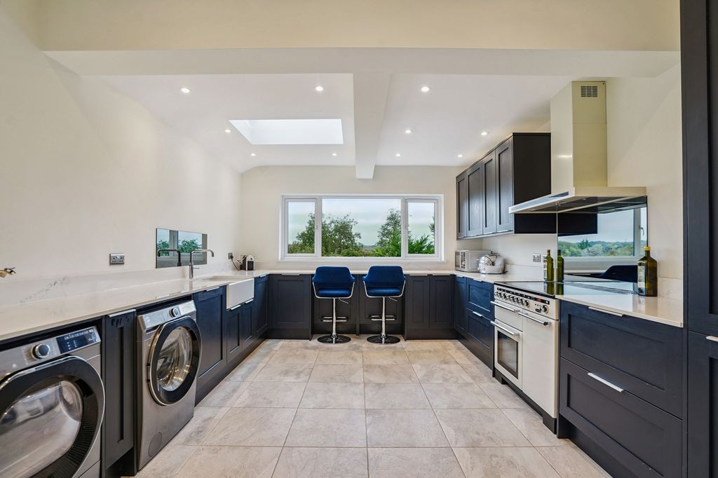 Property photo 3 of 29 Kitchen