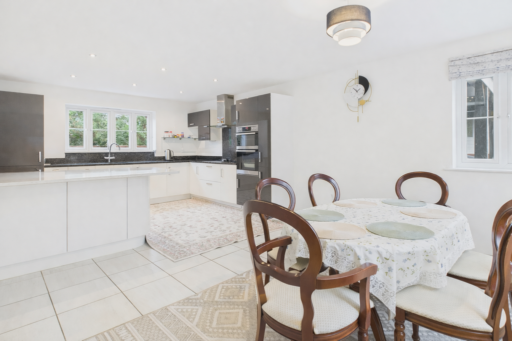 Property photo 2 of 33