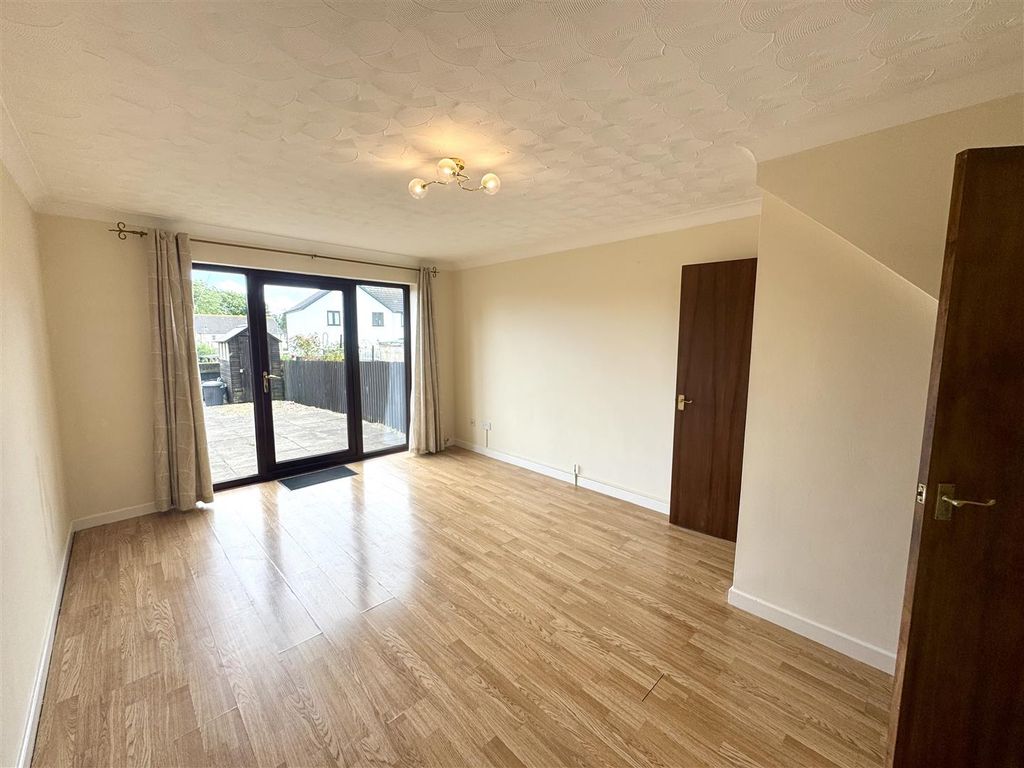 Property photo 3 of 18 Lounge/Dining Room