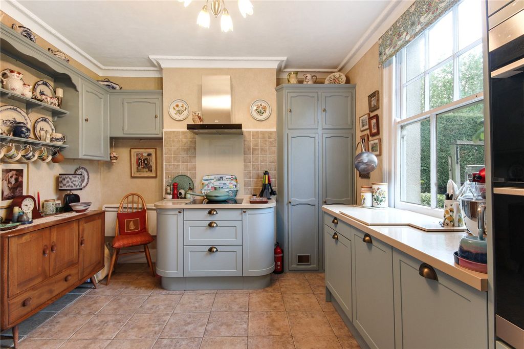 Property photo 2 of 17 Kitchen