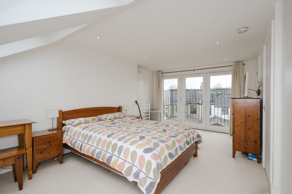 Property photo 2 of 15 Picture No. 12