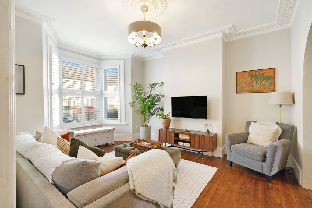 Property photo 2 of 23