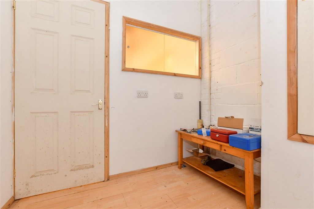 Property photo 3 of 7 Room 2