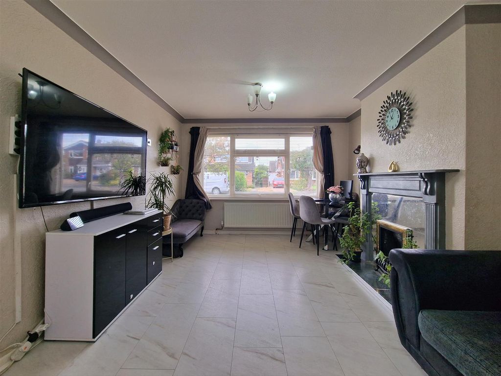 Property photo 1 of 9 Lounge