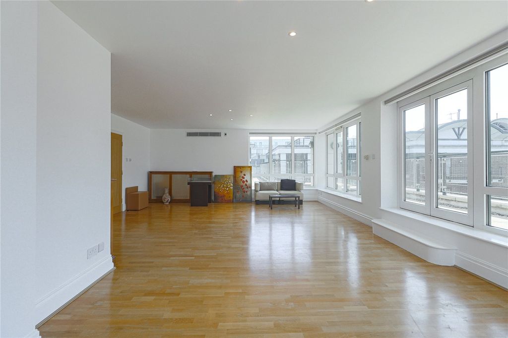 Property photo 2 of 24 Picture No. 02