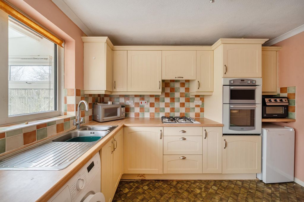 Property photo 2 of 21 Kitchen