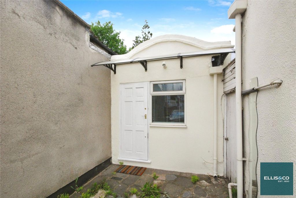 Property photo 3 of 7 Picture No. 09