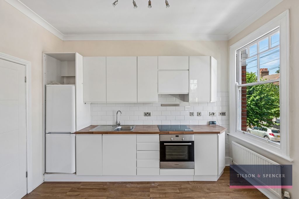 Property photo 3 of 12 060720264_Tils_2B Elmhurst Road _N17 6Rq_011_Wm