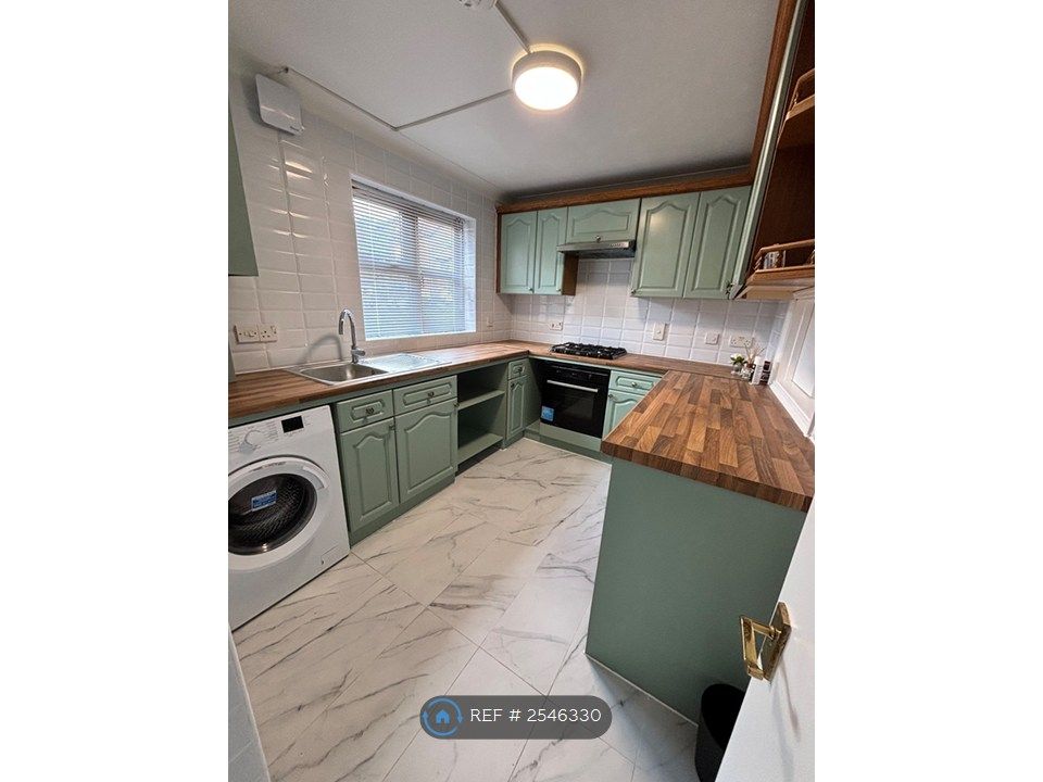 Property photo 2 of 7 Kitchen