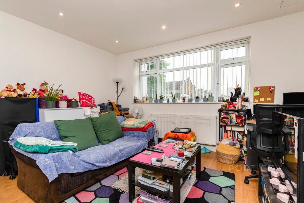 Property photo 3 of 20 Pbox-Img.Jpg