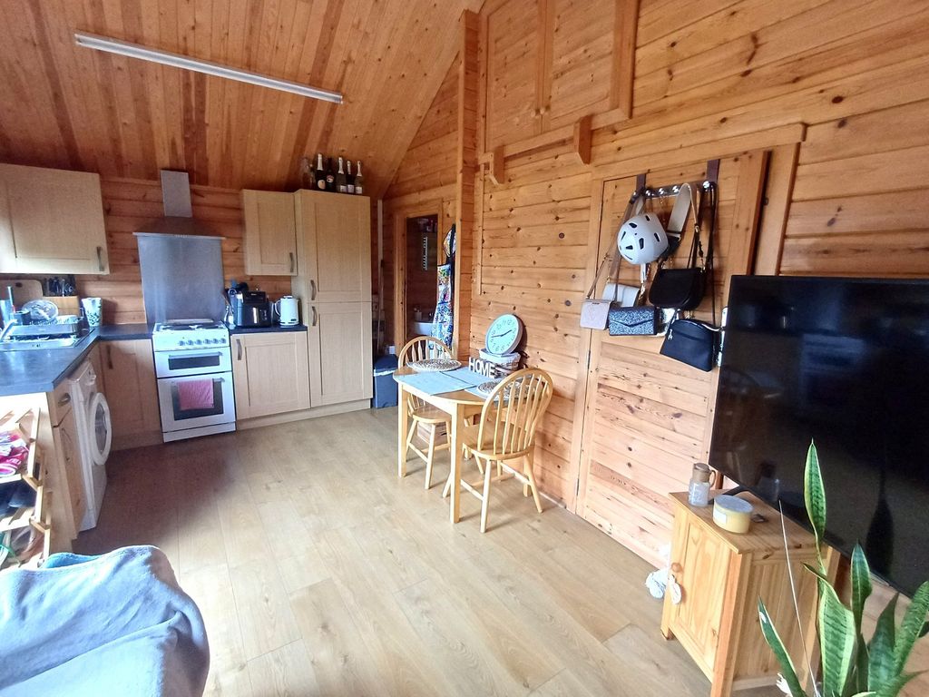 Property photo 3 of 9 Picture No. 01
