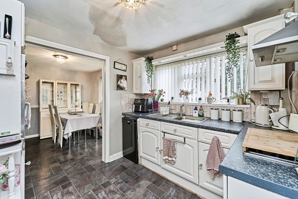 Property photo 3 of 17 Photo