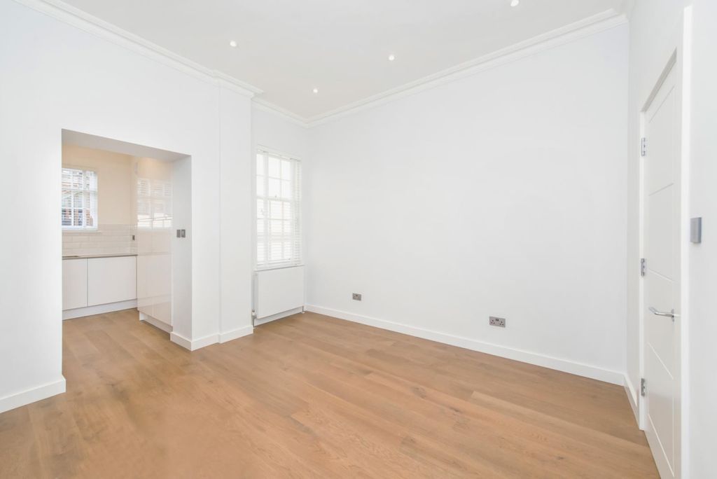 Property photo 3 of 7 Flat H, Queens Ho...
