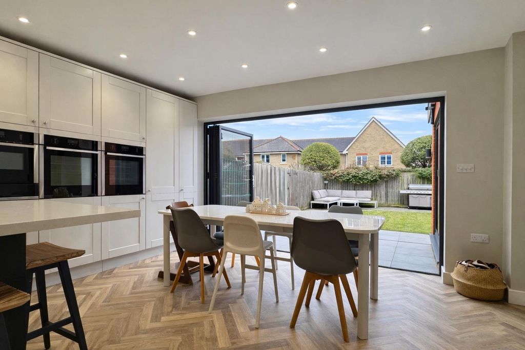 Property photo 2 of 23 B0C11E88-6139-438F-86Bb-893Bb827103F.Png