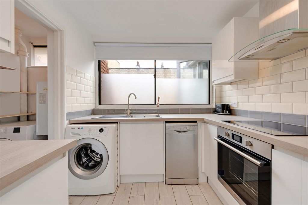 Property photo 3 of 14 54260 Hi Res (9).Jpg