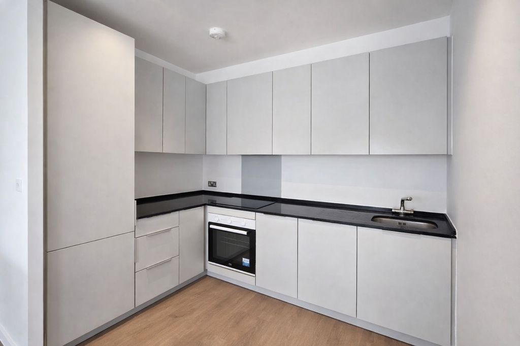 Property photo 3 of 6 Kitchen