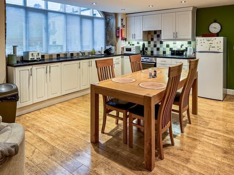 Property photo 2 of 11 5