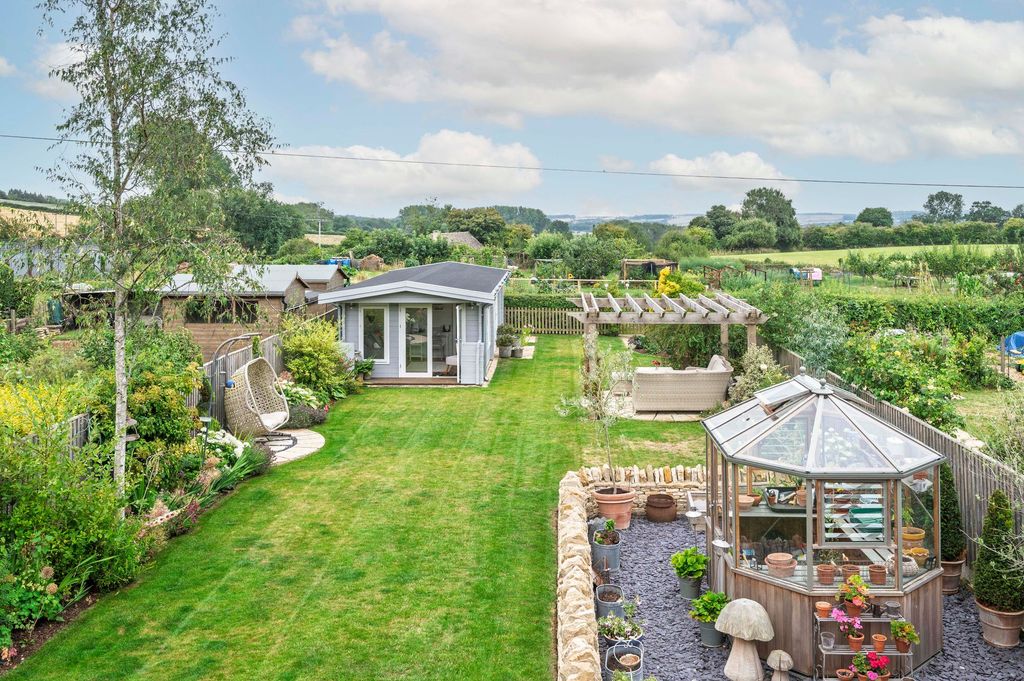 Property photo 2 of 27 Garden &amp; Views