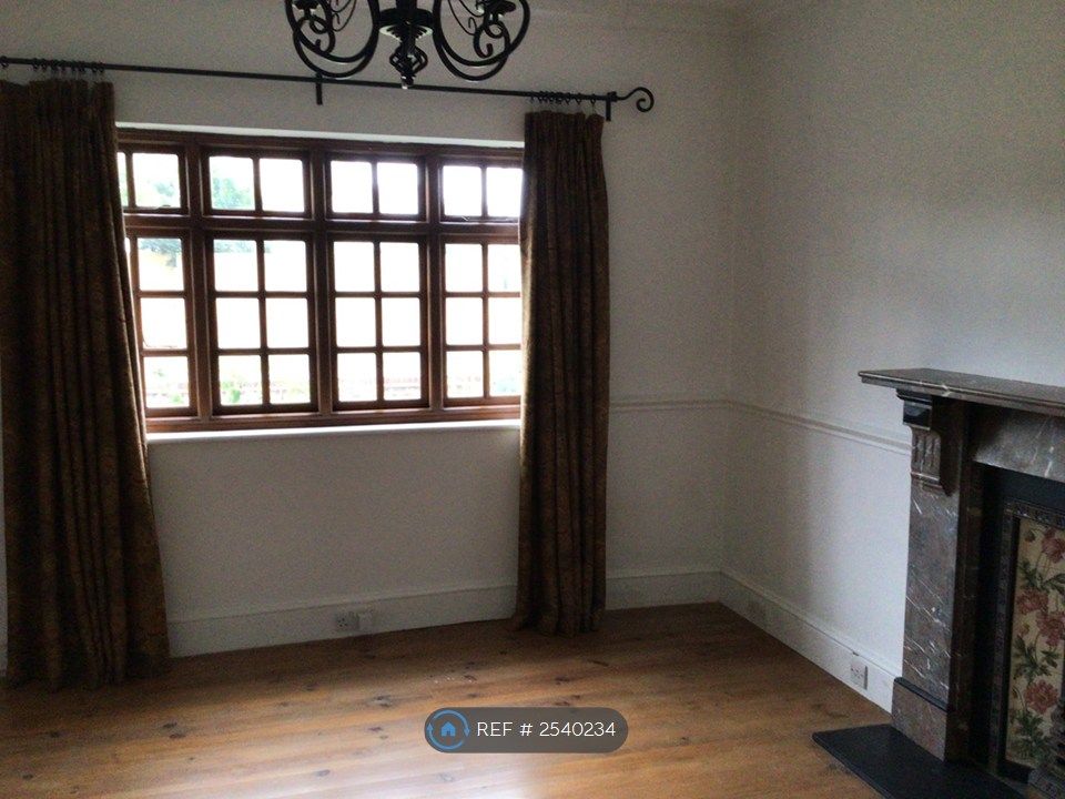 Property photo 3 of 20 Front Room
