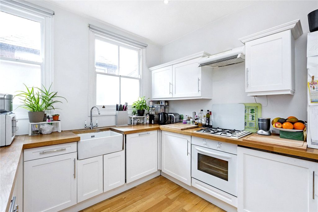Property photo 3 of 5 Kitchen