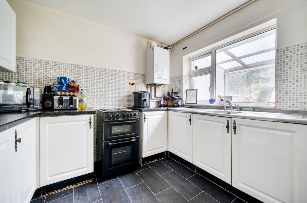 Property photo 3 of 13 1360574-11-68E636...