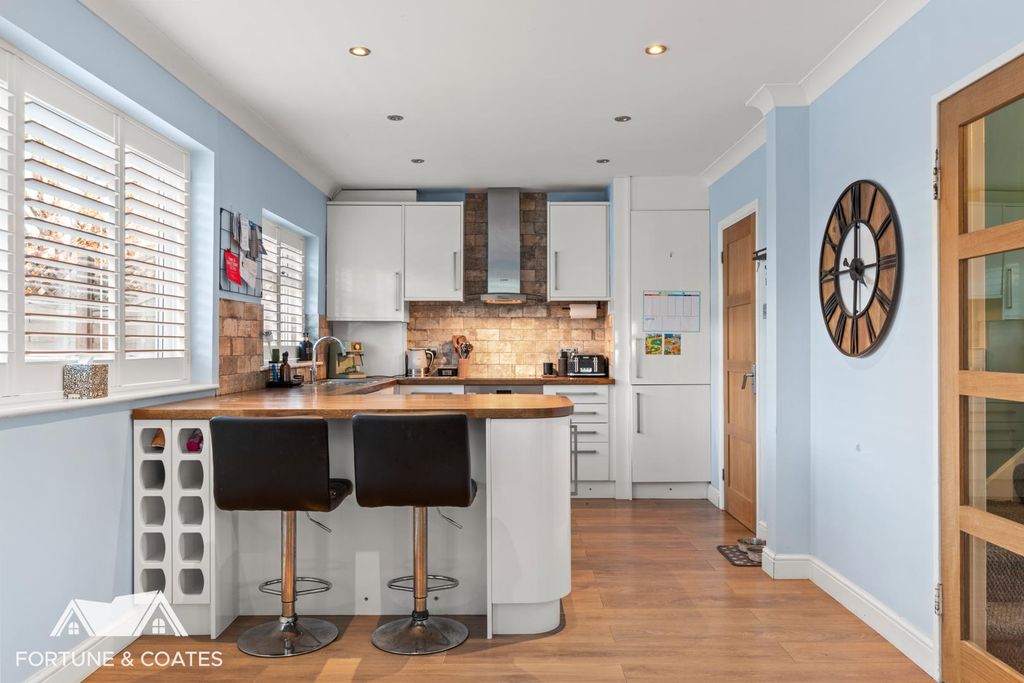 Property photo 3 of 22 Chippingfield_16.Jpg