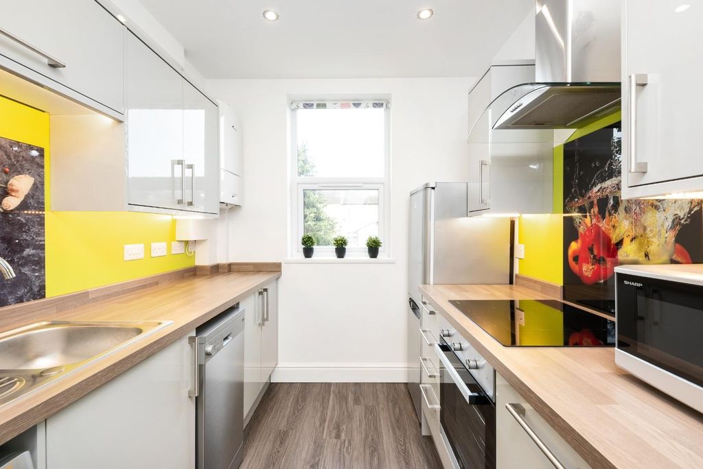 Property photo 2 of 9 Flat 2, 2 Victoria Terrace, Bath-7.Jpg