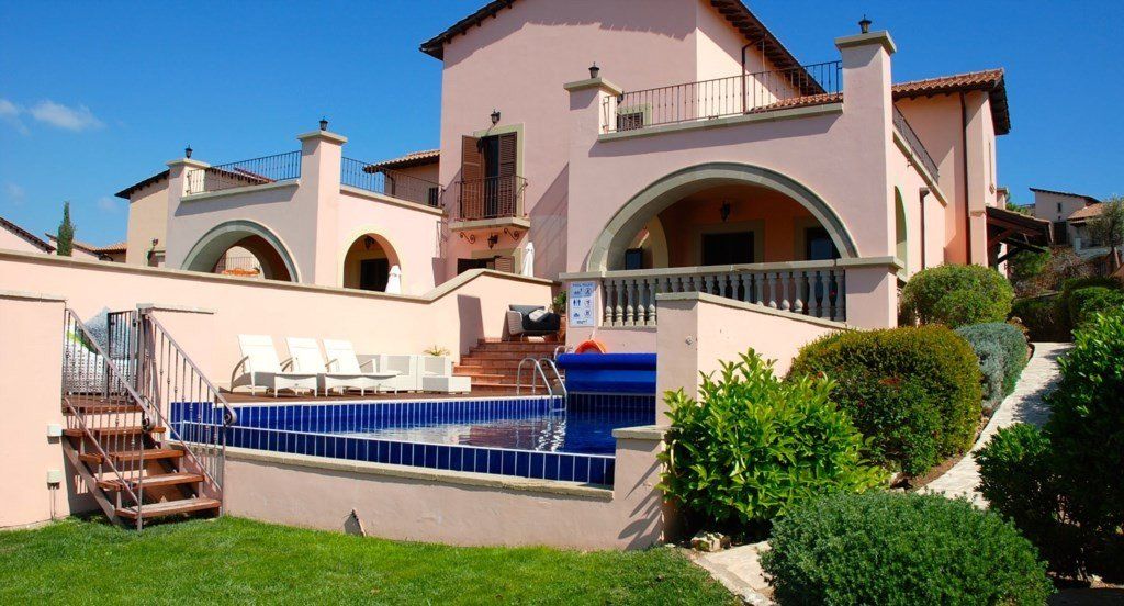 Property photo 3 of 18