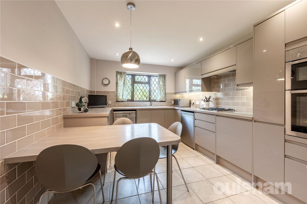 Property photo 2 of 27 Picture No. 12