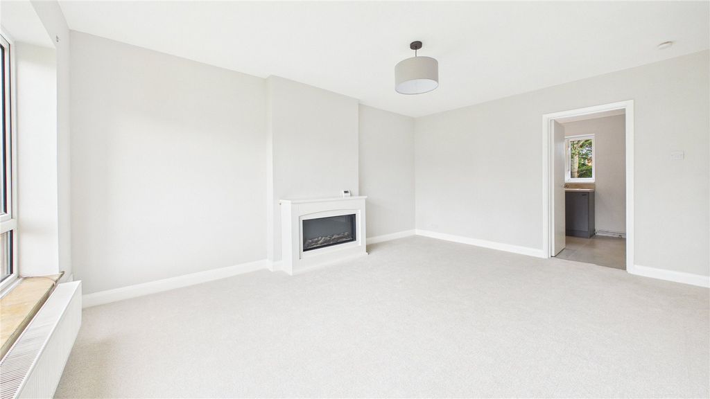 Property photo 3 of 8 Picture 3