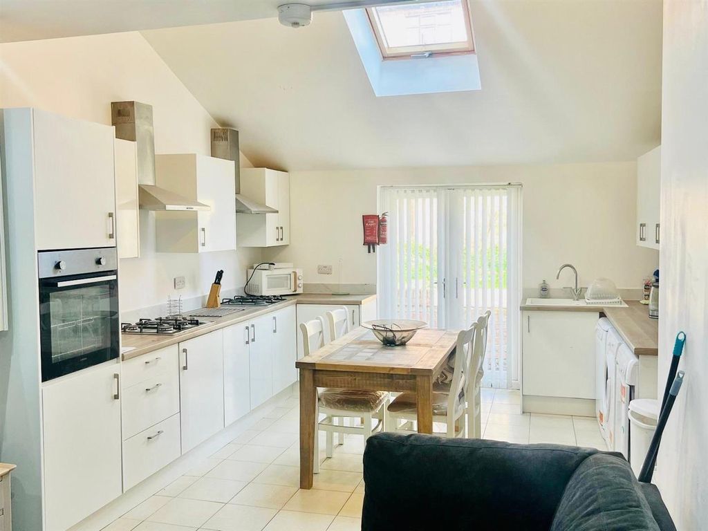 Property photo 1 of 7 Kitchen Example