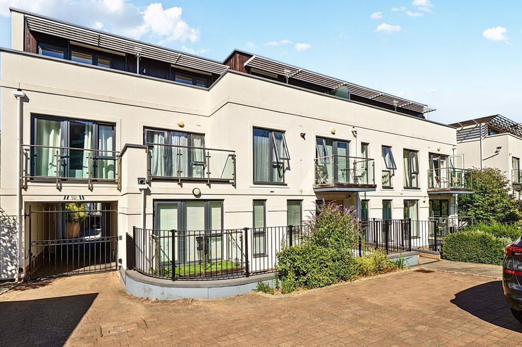 Property photo 1 of 16 1497581-1-6A67752...
