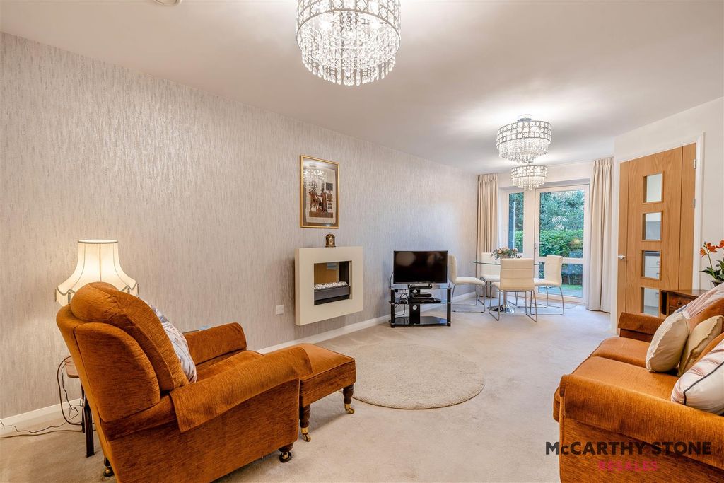 Property photo 3 of 39 8623301-Interior09.Jpg