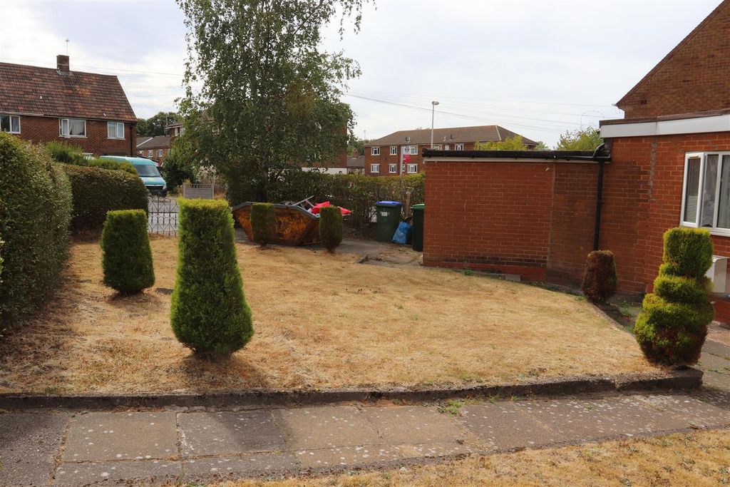 Property photo 3 of 17 Front Garden