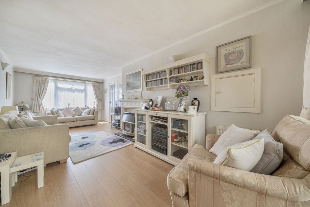 Property photo 2 of 15 1301912-10-683B11...