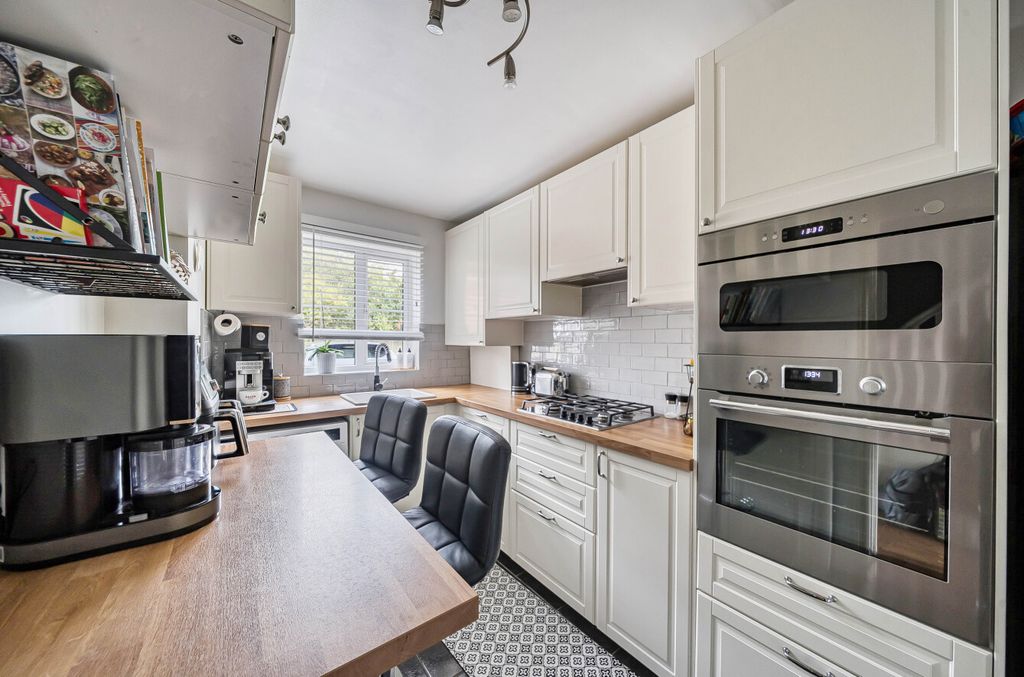Property photo 3 of 18 1345688-24-68B06A...