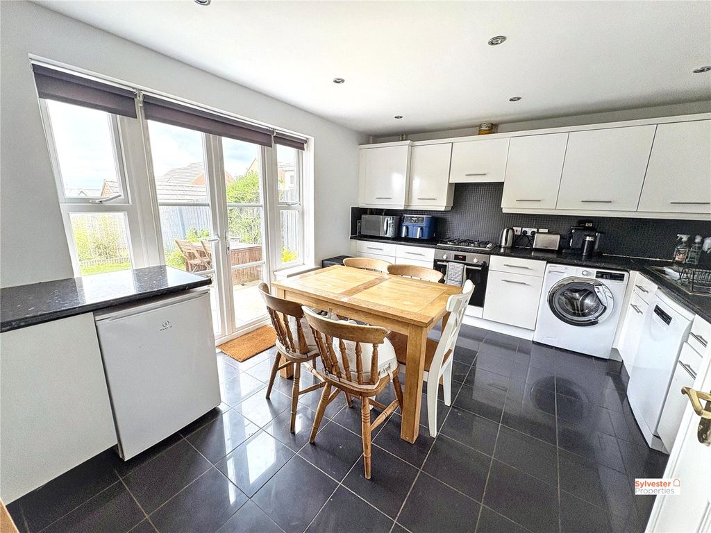 Property photo 2 of 34 Picture No. 29