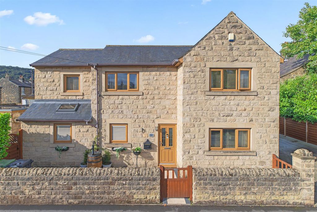 Property photo 1 of 33 Bremner Street