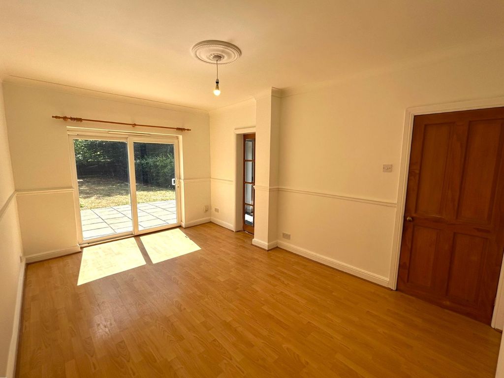 Property photo 3 of 16 Picture No. 27