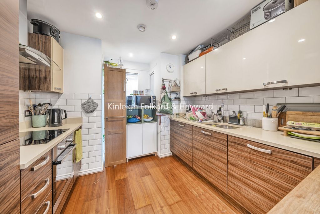 Property photo 1 of 7 21693425-Ed1A-4A1d-8