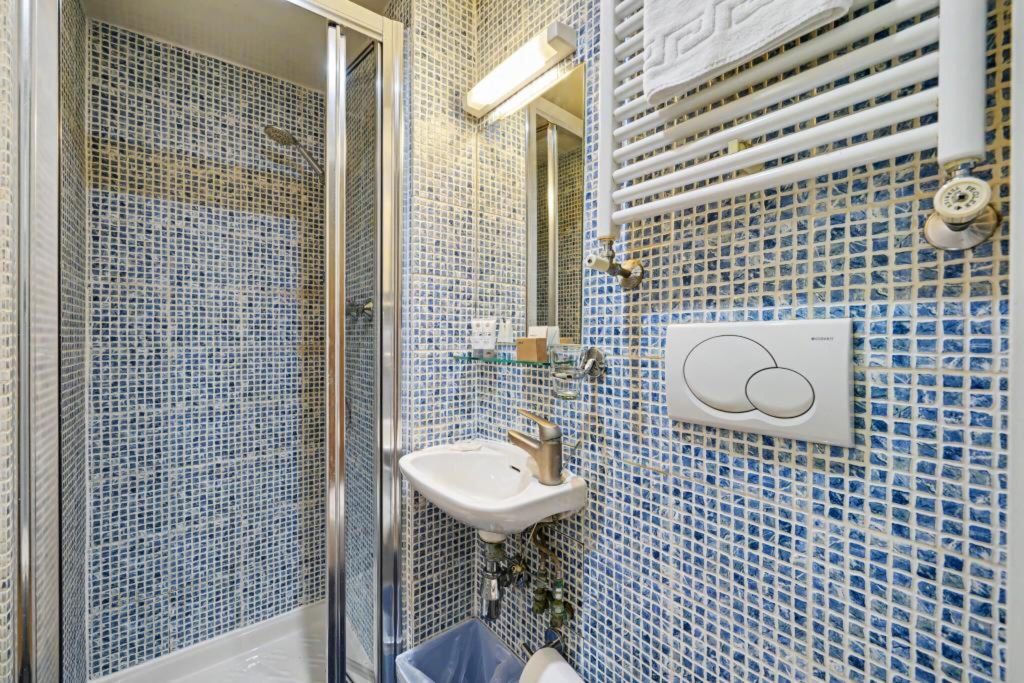 Property photo 3 of 6 Bathroom