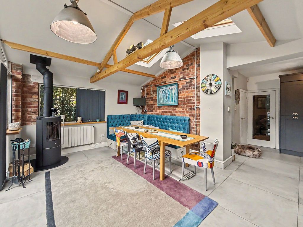 Property photo 1 of 43