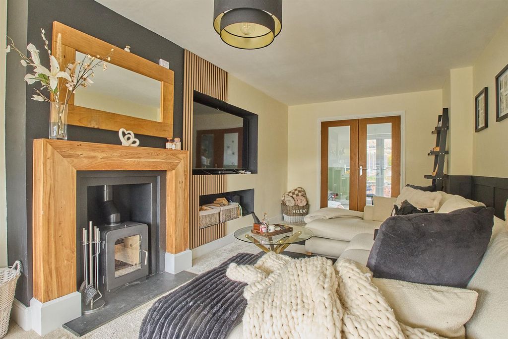 Property photo 3 of 18 Coronation Road 9.Jpg