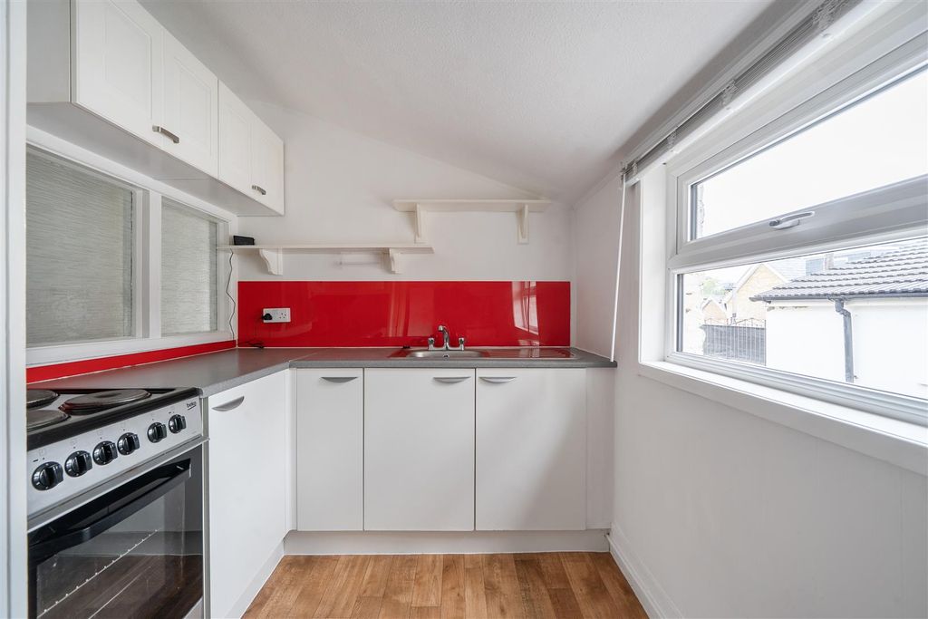 Property photo 3 of 14 1472392-17-6A327d60ce85B.Jpg