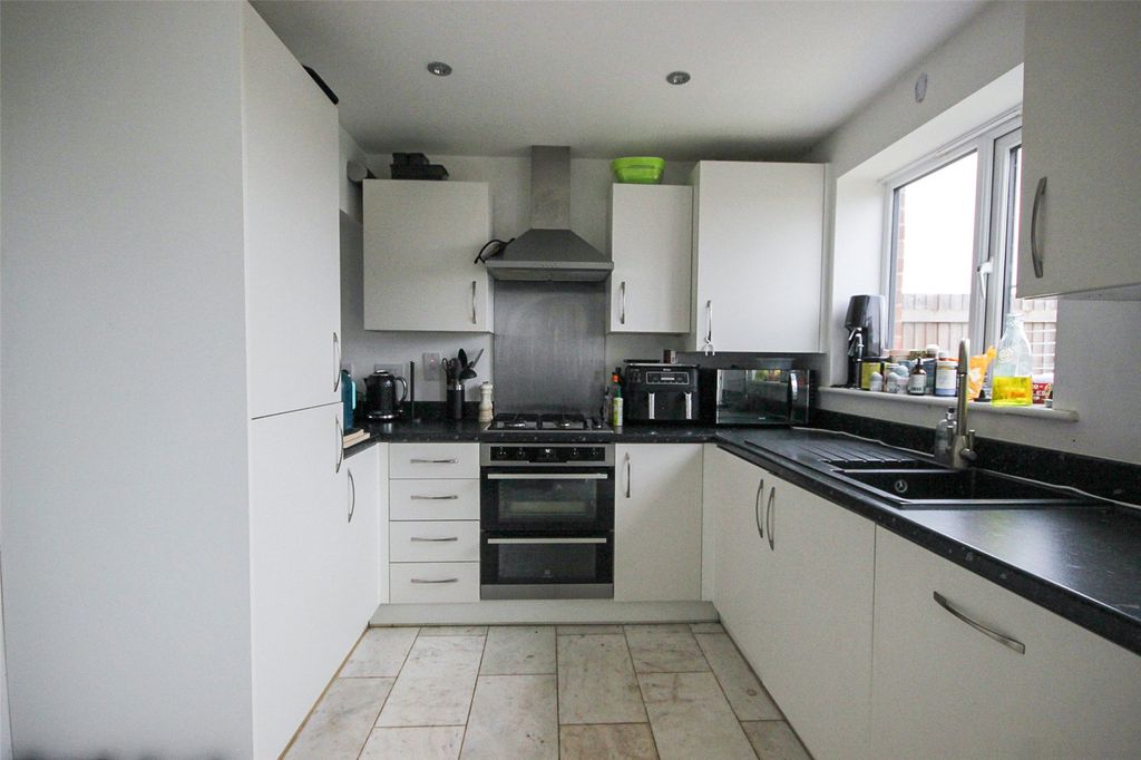 Property photo 3 of 17 Picture No. 12